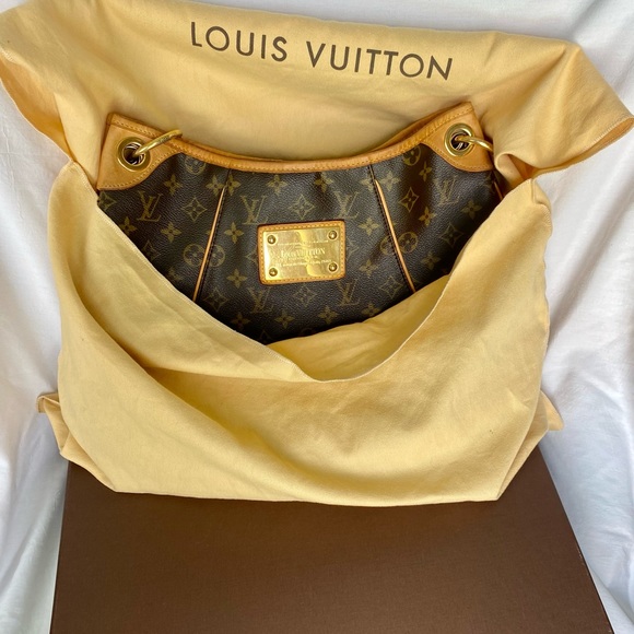 SOLD…. AUTHETIC Louis Vuitton Monogram Galliera PM - Picture 2 of 14